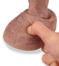 Laden Sie das Bild in den Galerie-Viewer, 19,5 cm langer Saugnapf-Dildo Platinum