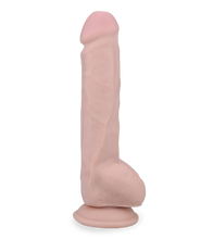 Laden Sie das Bild in den Galerie-Viewer, 23 cm langer Dildo mit ausgeprägter Aderung