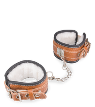 Laden Sie das Bild in den Galerie-Viewer, BDSM-Einsteiger-Set aus Kunstleder und Kunstfell