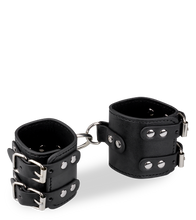 Laden Sie das Bild in den Galerie-Viewer, BDSM-Fesseln aus schwarzem Kunstleder