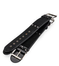 Laden Sie das Bild in den Galerie-Viewer, BDSM-Halsband mit Fesseln