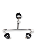 BDSM-Stange mit Halsband und Handfesseln