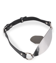 Laden Sie das Bild in den Galerie-Viewer, Flacher Mundknebel aus Metall und Kunstleder
