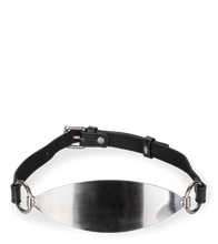 Laden Sie das Bild in den Galerie-Viewer, Flacher Mundknebel aus Metall und Kunstleder