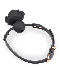Laden Sie das Bild in den Galerie-Viewer, Gagball aus Silikon und Kunstleder mit Rosen-Dekor