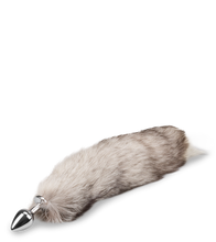 Laden Sie das Bild in den Galerie-Viewer, Grau-weißer Fuchsschwanz-Buttplug mit echtem Fell