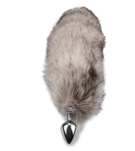 Laden Sie das Bild in den Galerie-Viewer, Grau-weißer Fuchsschwanz-Buttplug mit echtem Fell