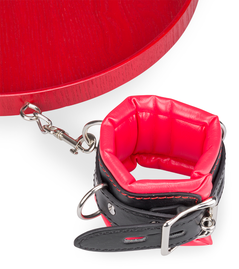 Hals- und Handfesseln mit Tablett für Sub