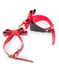 Laden Sie das Bild in den Galerie-Viewer, Handfesseln mit Schleifen Be Mine