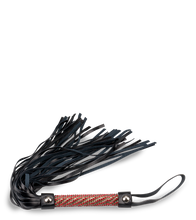 Laden Sie das Bild in den Galerie-Viewer, Kleine Riemenpeitsche mit Strass