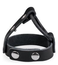 Laden Sie das Bild in den Galerie-Viewer, Leder-Penisring mit Druckknopf